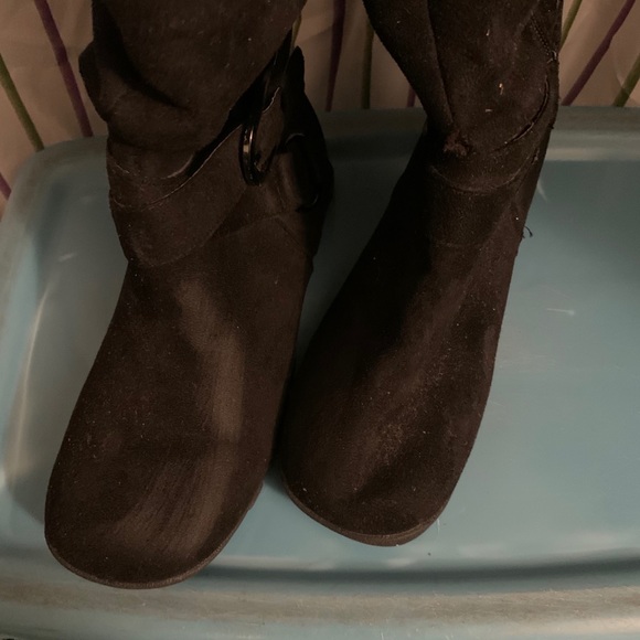 Knee high boots - Picture 2 of 3